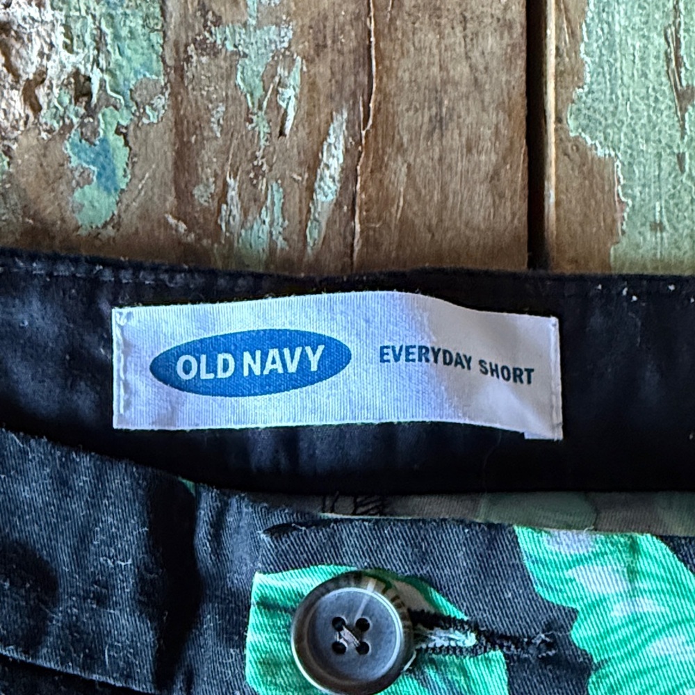 Old Navy Women's Black Tropical Floral Shorts - Picture 2 of 8
